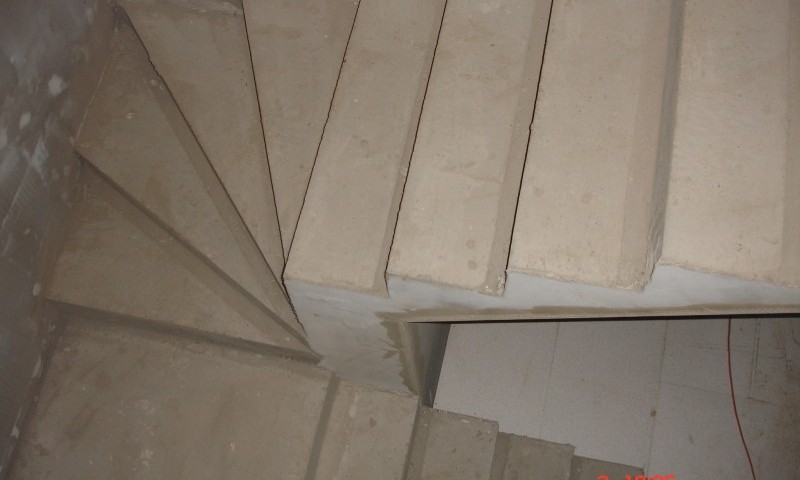 Šalovanie schodiska. armovanie, betonáž terasy